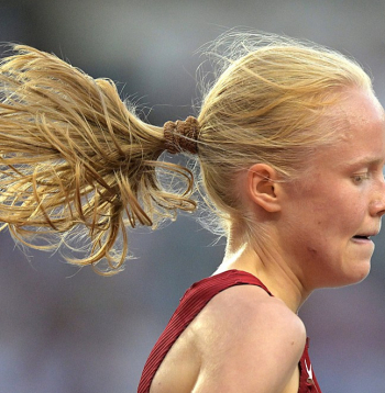 Par pagājušā gada labāko Latvijas sportisti atzītā skrējēja Agate Caune savā debijas Eiropas čempionātā 5000 metru distancē ieņēma 16. vietu. Valmieriete atzina, ka nav bijusi pārsteigta par tik augstu skrējiena tempu, bet pēc divu kilometru atzīmes viņai nācās vairāk cīnīties ar sevi, ne konkurentēm.
