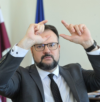Kaspars Briškens: "Tā lielā problēma ir, ka politisku lēmumu rezultātā, iespējams, pat visu trīs Baltijas valstu mērogā, ir bijusi vienošanās pēc iespējas tālāk atlikt neizbēgamā fakta atzīšanu, ka projektam būs nepieciešams daudzkārt lielāks finansējuma apjoms."
