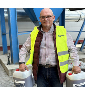 Latvijas uzņēmuma "Baltic Probiotics" radīto probiotisko baktēriju maisījumu smaku apkarošanai sekmīgi izmanto Kauņas atkritumu poligonā un virknē zemnieku saimniecību. Savukārt savā dzimtenē par to tikpat kā nav intereses. Attēlā – SIA "Baltic Probiotics" īpašnieks, Kauņas Tehniskās universitātes doktorands Rims Budris.