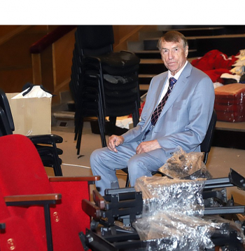 Latvijas Zinātņu akadēmiju nomākušas problēmas, kas saistītas ar tās īpašumā esošo augstceltni Akadēmijas laukumā 1. Koncertzāle, par kuru notiek tiesvedība, jau gadiem netiek izmantota. Taču prezidenta Ivara Kalviņa vīzija ir attīstīt augstceltni kā Latvijas Zinātnes, tehnoloģijas un inovācijas centru, sava veida Latvijas Silīcija ieleju.