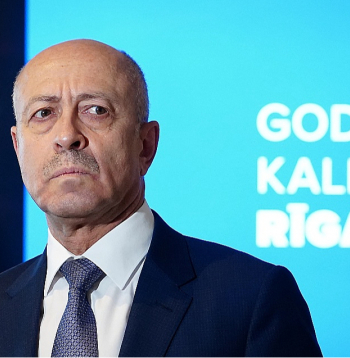 Būtu vismaz koleģiāli piezvanījuši un painformējuši... Oļegu Burovu pārsteigusi "Jaunās Vienotības" rīcība, pārvilinot pie sevis "Gods kalpot Rīgai" Rīgas domes frakcijas deputātu.