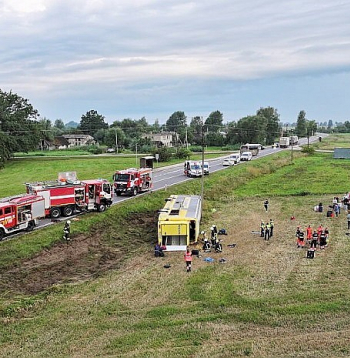 Kompānijas "Ecolines" autobuss avarējis uz taisna ceļa posma netālu no Jurbarkas Lietuvā.