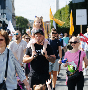 Tēva dienas gājiens.