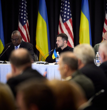 Ukrainas prezidents Zelenskis piedalās Ukrainas kontaktgrupas sanāksmē NATO Ramšteinas gaisa spēku bāzē Vācijā.