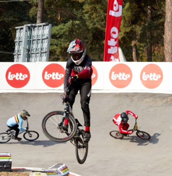 Astoņpadsmit gadus vecais ikšķilietis Edgars Langmanis ir viens no daudzsološākajiem jaunajiem BMX braucējiem Latvijā un Eiropā.
