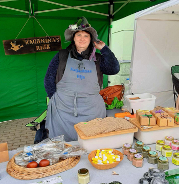 Jurates Rudzītes vārītās ziepes un gatavotos krēmus var atpazīt pēc zīmola "Raganiņas Rija".