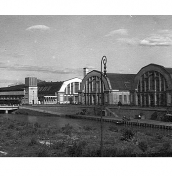 Centrāltirgus ar dzelzsbetona tiltu 20. gs. 30. gadu sākumā.