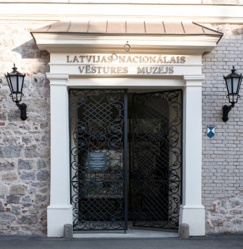 Latvijas Nacionālais vēstures muzejs atgriežas Rīgas pils atjaunotajā daļā.