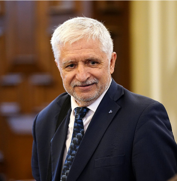 Saeimas Mandātu, ētikas un iesniegumu komisijas vadītājs Jānis Vucāns: "Pieļauju, ka mēs varam veikt precizējumus Ētikas kodeksā, bet līdz šim esam labi tikuši galā arī ar esošo regulējumu, jo pamatā tomēr ir deputātu godaprāts."