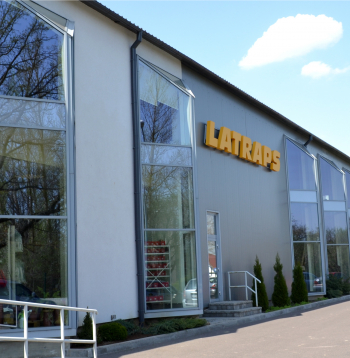 "Latraps" biroja ēka Elejā. 