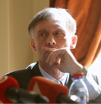 Nila Žuravļova vadītā Latvijas Boksa federācija zaudējusi valsts atzītas sporta organizācijas statusu. Tas gan saistīts ar pārmaiņām starptautiskā mērogā, taču LBF nesteidz pamest nežēlastībā kritušās un Krievijas ietekmē esošās IBA rindas.