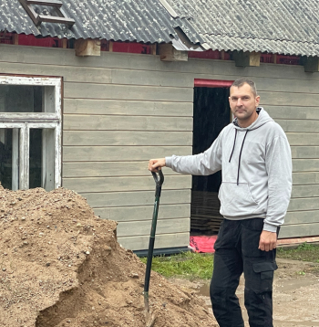 Agrim Pulkstenim ir bagāta pieredze celtniecībā, tāpēc būvniecības
darbus vieņš lielākoties veic paša spēkiem.