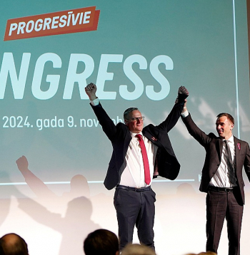 Būtisks kritiens, salīdzinot ar iepriekšējām vēlēšanām, gaida "Jauno Vienotību", ļoti iespējams, ka to apsteigs "Progresīvie". 

Attēlā: Bijušais Rīgas mērs, pašlaik Eiropas Parlamenta deputāts Mārtiņš Staķis (no labās) kopā ar Viesturu Kleinbergu.