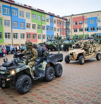 Zemessardzes militārais maršs piestājis Aizkrauklē.