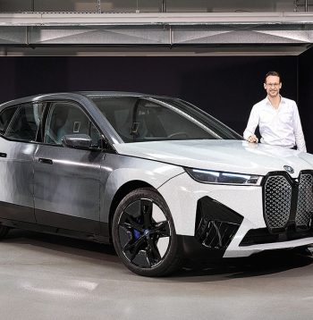 Karstā dienā automobiļa krāsu var pārvērst no melnas uz baltu, lai tādējādi samazinātu virsbūves potenciālo sakaršanu.