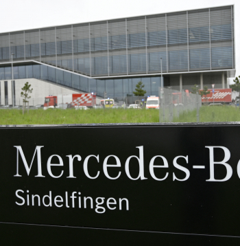 Vācijas autobūves uzņēmums "Mercedes-Benz".