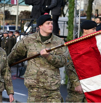 Dānijas bataljona kareivji šī gada 18. novembrī Latvijas proklamēšanas 106. gadadienai veltītajā militārajā parādē.
