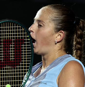 Aļona Ostapenko.