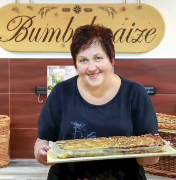 Ingrīdas Jēkabsones ceptos gardumus var atpazīt pēc logo "Bumbuļmaize".