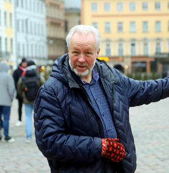 "Rīgā 30. gados vidējais mūža ilgums no pārējās Vidzemes atpalika par pieciem gadiem. Man pašam tas bija pārsteigums. Ņemsim Vizmas Belševicas "Billi". Kurā dienā tad bērns bija pilnībā paēdis? Tādai Billei laukos pie vecmāmiņas dzīve bija daudz veselīgāka," teic Ilmārs Mežs.