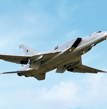 Krievijas Gaisa spēku stratēģiskais bumbvedējs Tu-22 var būt ballistisko raķešu nesējs.