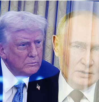 ASV prezidents Donalds Tramps labi saprotas ar Krievijas diktatoru Vladimiru Putinu.