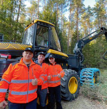 SIA "R Grupa" harvestera operatori produktivitātes mācību laikā.