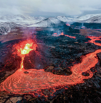 Islandes meteoroloģijas pārvaldes speciālisti pauduši, ka saistībā ar globālās sasilšanas izraisītajām klimata izmaiņām Islandei draud absolūti nekontrolējami vulkānu izvirdumi. 