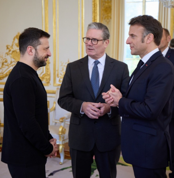 Kīrs Stārmers, E. Makrons un V. Zelenskis Parīzes samitā.