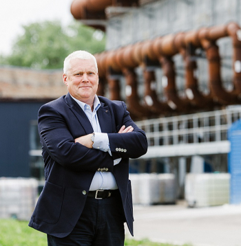 "EcoLead" izpilddirektors Kaspars Fogelmanis: "Ir bijis pat tā, ka vienā nedēļas nogalē par rūpnīcas darbu ir uzrakstītas vairākas vārds vārdā pilnīgi vienādas sūdzības ar dažādiem parakstiem. Pilnīgi noteikti varu teikt, ka VVD strādā profesionāļi, kas izvērtē reālo situāciju. Ja uz rūpnīcu vienā nedēļā atbrauc trīs dažādas pārbaudes, neko gan sliktu nekonstatējot, tas nenoliedzami ir papildu slogs visiem dienestiem."