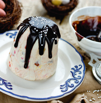 Pashas kūciņa ar šokolādes glazūru.