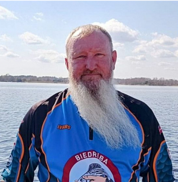 Ivars Dubra, biedrības "Mēs zivīm" vadītājs: "Kopumā piecpadsmit gadu laikā, kopš notiek vides iniciatīva zivju dabiskā nārsta iespēju veicināšanai, Daugavā būs izvietoti vairāk nekā pieci tūkstoši no egļu zariem gatavotu ligzdu, ko nārstam labprāt izmanto dažādu sugu zivis."