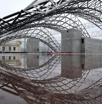 Svarīgākos Rīgas Centrālās stacijas ēkas būvniecības darbus plānots pabeigt nākamā gada 31. augustā.