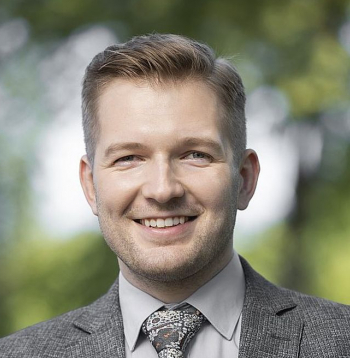 Lauksaimnieks un lauksaimniecības lobists Valters Zelčs: "Cilvēki nebrauc prom no laukiem tāpēc, ka viņiem nepatiktu lauki. Viņi brauc prom tāpēc, ka tur nav iespējas nopelnīt pienācīgu iztiku."