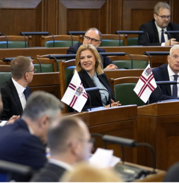 Valsts prezidents Edgars Rinkēvičs (no kreisās), Ministru prezidente Evika Siliņa, Krišjānis Kariņš un finanšu ministrs Arvils Ašeradens.