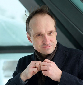 Kaspars Znotiņš: "Visa mūsu teātra būšana jau ir tāda diezgan nepraktiska nodarbe. Tu atnāc vakarā uz teātri, vienalga, vai tie būtu mēs, aktieri, vai jūs, skatītāji, un – ko darāt?"