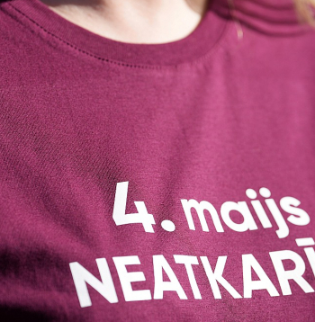 Latvijas Republikas Neatkarības atjaunošanas deklarācijas 35. gadadienā 4. maijā Saeimā notiks svinīgā sēde un svētku pasākumi norisināsies daudzviet Latvijā un ārvalstīs.