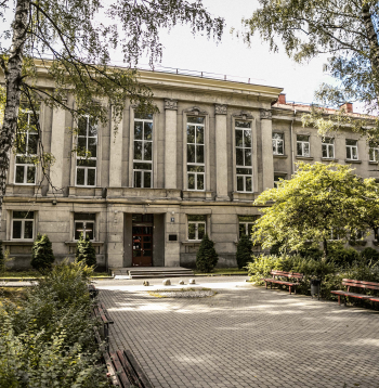 Latvijas Universitāte (LU) izsludinājusi publisku izsoli īpašumam Jūrmalas gatvē 76, Rīgā – bijušajam Universitātes mācību kompleksam Imantā ar kopējo platību 7,6 hektāri. 