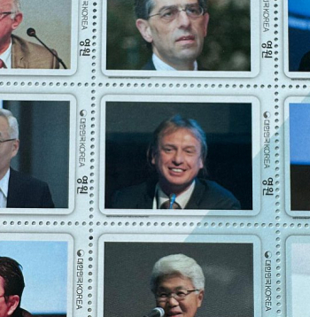 Andrejs Ērglis gandarīts, ka kopā ar citu pasaulē zināmu ārstu fotogrāfijām uz aploksnēm būs ieraugāma arī viņam veltīta marka.