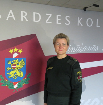 Daiga Kupcāne: "Uz robežas atalgojums ir kļuvis pat ļoti konkurētspējīgs, jo ir arī dažādas citādas piemaksas. Arī kāpjot pa karjeras kāpnēm, atalgojums ar armiju sāk izlīdzināties."