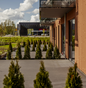 Nekustamā īpašuma attīstītāja "Kaamos" daudzdzīvokļu nams, deviņstāvu ēka Mežaparkā, Mežezera ielā 8.