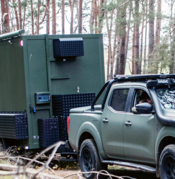 "DAKTEC" piekabe – medījumu apstrādes vieta uz riteņiem.