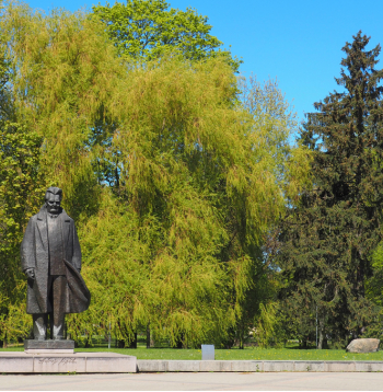 Šajā vietā vairs neatradīsies Andreja Upīša piemineklis, varbūt to varētu novietot Skrīveros. Vai tam piekritīs skrīverieši?