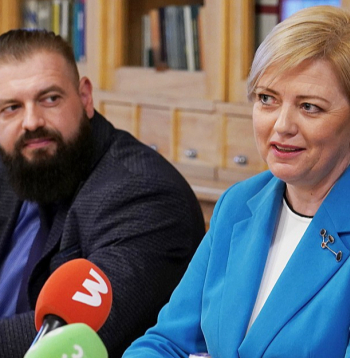 Valsts digitālās attīstības aģentūras direktors Jorens Liopa un Centrālās vēlēšanu komisijas priekšsēdētāja Kristīne Saulīte preses konferencē pagājušās nedēļas sākumā klāstīja, ka iestādes pašvaldību vēlēšanām esot gatavas.