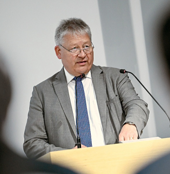 Vācijas izlūkdienesta BND šefa Bruno Kāla ieskatā, neskatoties uz Donalda Trampa politiku, ASV izlūkdienesti par Krievijas agresivitāti nobažījušies "paldies dievam, ne mazāk kā mēs".