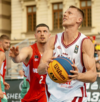 Eiropas kausa kvalifikācijā Latvijas 3x3 basketbola izlasē sekmīgi debitēja Kārlis Šilke-Žunda.