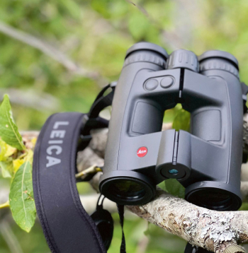 Leica bija pirmie, kas integrēja tālmēru binoklī, un šodien tā ir kļuvusi par absolūtu normu.