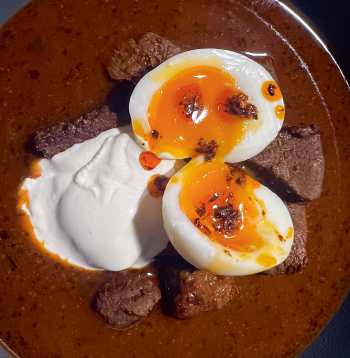 Carnivore diētas zupa ar stirnas gaļu.