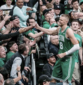 Kristaps Porziņģis iemīlēja Bostonu un Bostona iemīlēja Kristapu. Lai gan veselība piekliboja, divi gadi šajā organizācijā viņam bija labi, dodot ieguldījumu tam, ka "Celtics" pēc 16 gadu pārtraukuma kļuva par čempioni, līgas titulētāko klubu sarakstā ar 18 kausiem izvirzoties vienvadībā un par vienu apsteidzot Losandželosas "Lakers".
