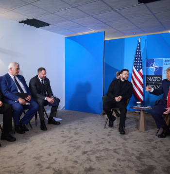 Volodimirs Zelenskis un Donalds Tramps Hāgā. NATO samits. 